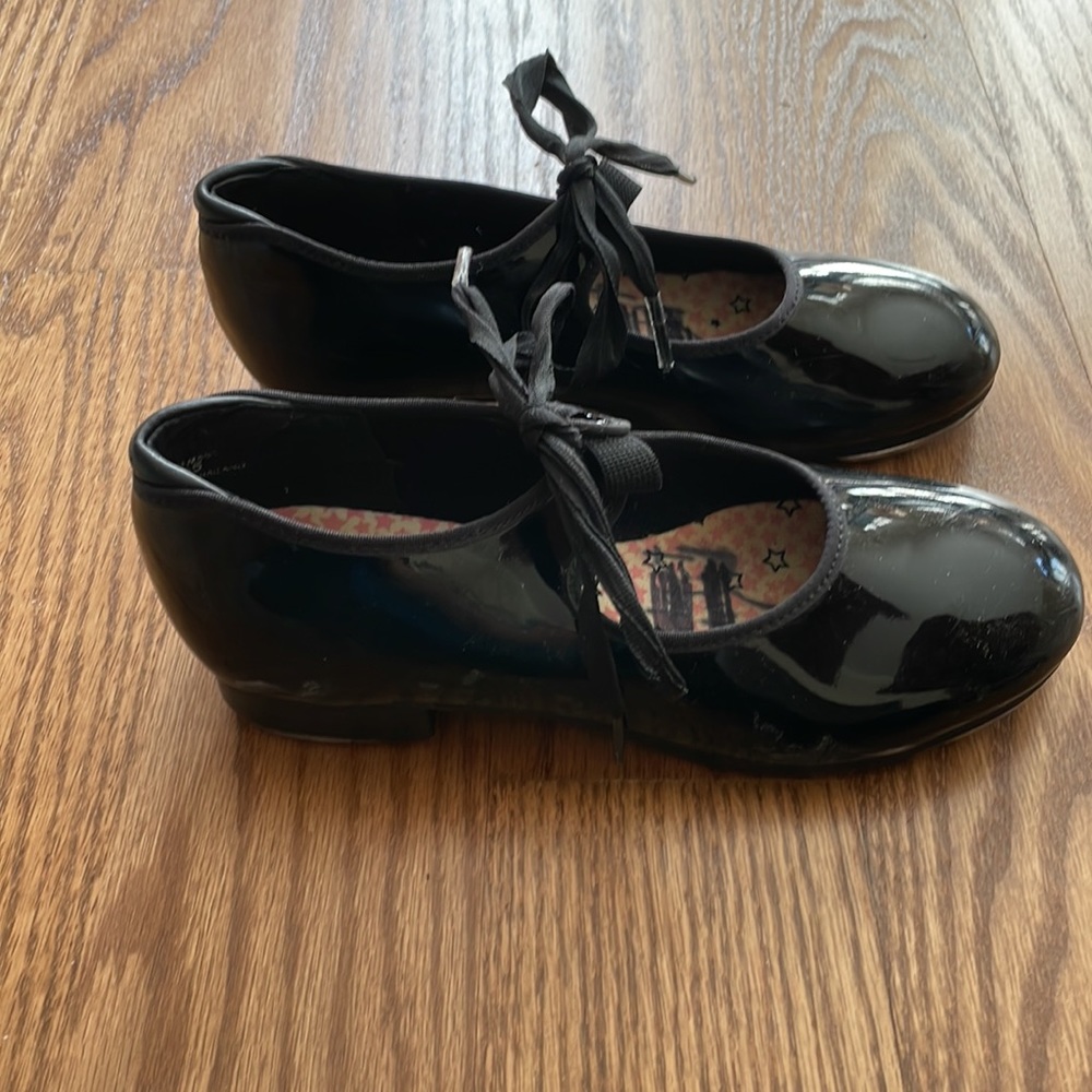 Capezio, girls black patent leather tap shoes (sz. 1M) - Picture 2 of 5